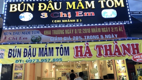 Quán bún đậu mắm tôm Hà Thành với mẫu bảng hiệu đơn giản