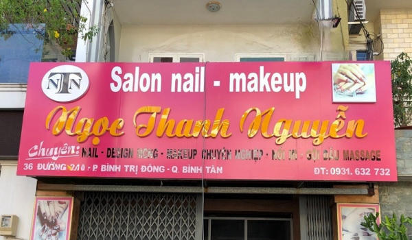 Mẫu biển hiệu quảng cáo makeup với màu sắc bắt mắt 