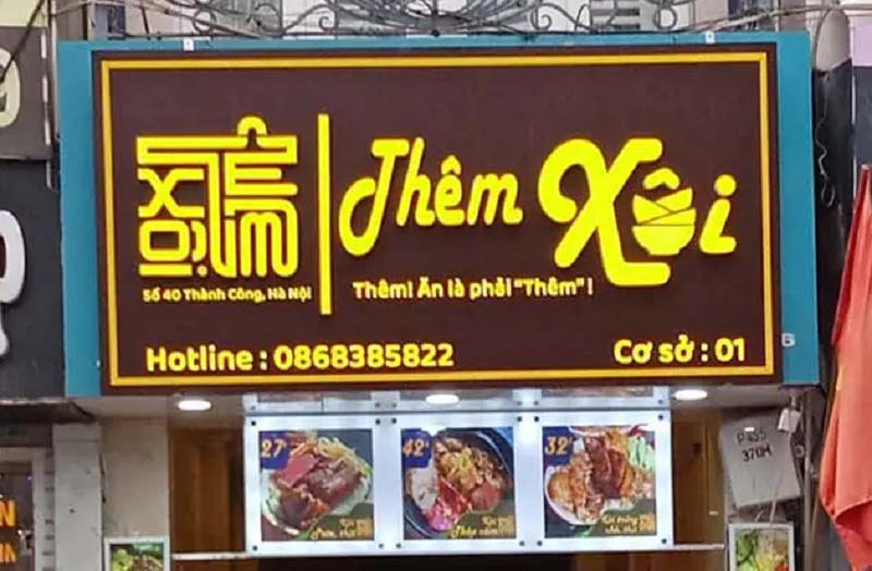 Quán ăn cung cấp thông tin về tên và món ăn chủ đạo của quán cùng câu slogan đặc trưng