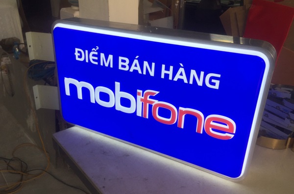 Mẫu hộp đèn mica hình chữ nhật của điểm bán hàng Mobifone