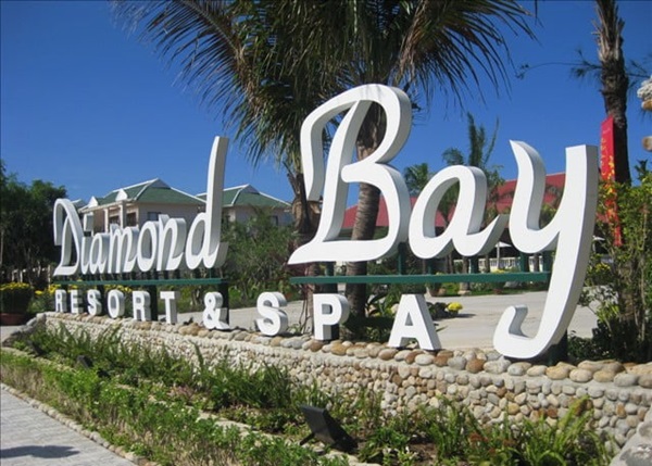 Bảng hiệu chữ mica uốn nổi của khu resort & spa Diamond Bay