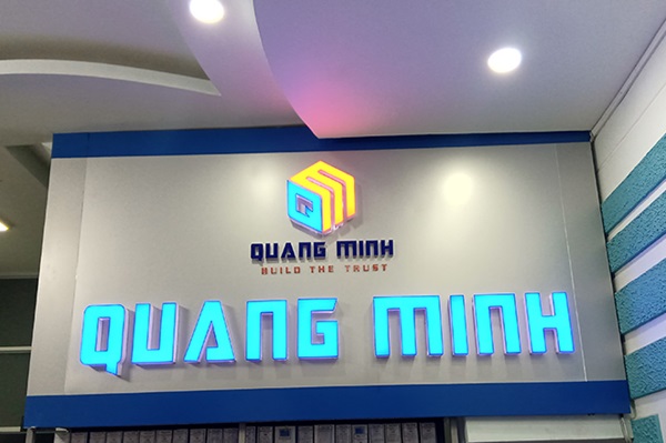 Mẫu logo làm từ chất liệu mica có đèn LED của Quang Minh 