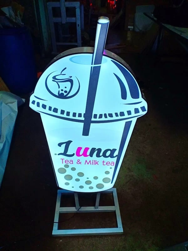 Thiết kế hộp đèn quảng cáo trà sữa cùng những viên trân châu tròn
