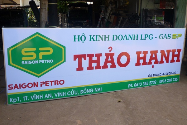Bảng hiệu chất liệu Hiflex dán decal của Saigon Petro