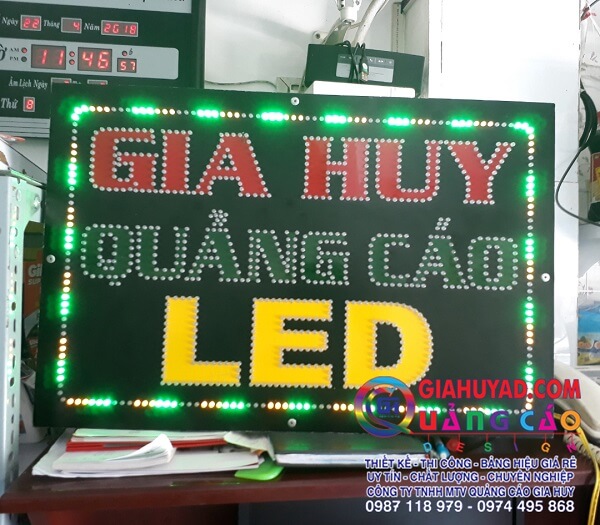 Biển hiệu đèn LED được gia công chủ yếu từ chất liệu mica hoặc Alu