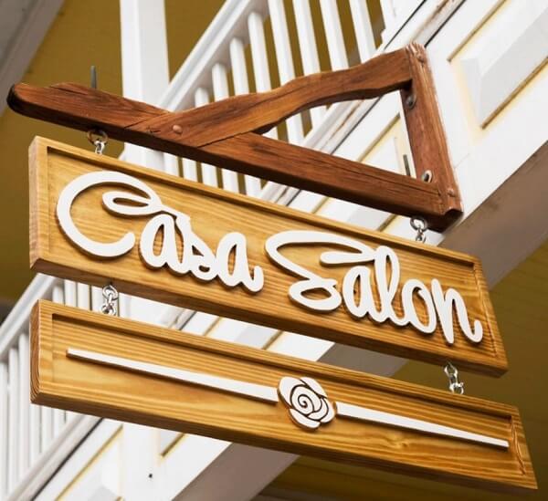 Mẫu bảng hiệu bằng gỗ chữ nổi của Casa Salon