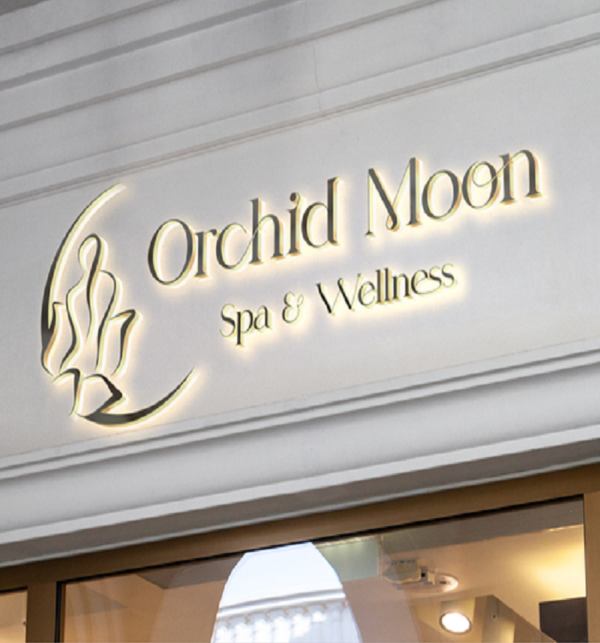 Bảng hiệu spa giá rẻ cần bố cục rõ, màu hài hòa, chữ dễ đọc, bền bỉ và ánh sáng phù hợp.