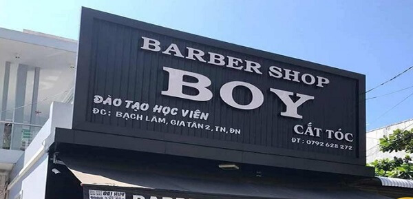 Bảng hiệu barber shop tôn sóng của Boy