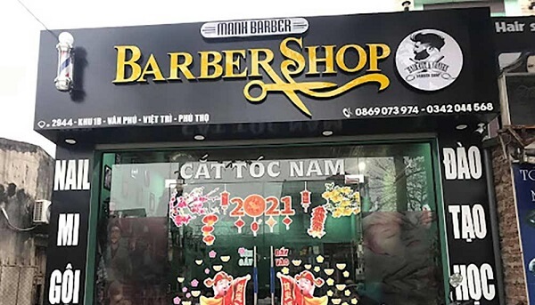 Bảng hiệu barber shop chữ inox vàng, mặt dựng Alu