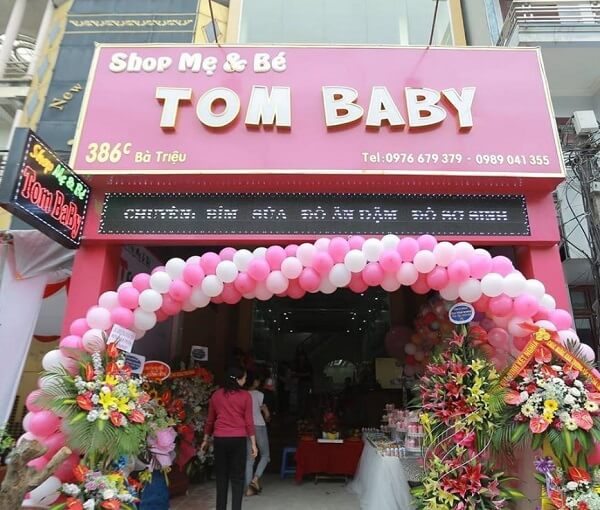 Biển hiệu shop mẹ và bé của Tom Baby