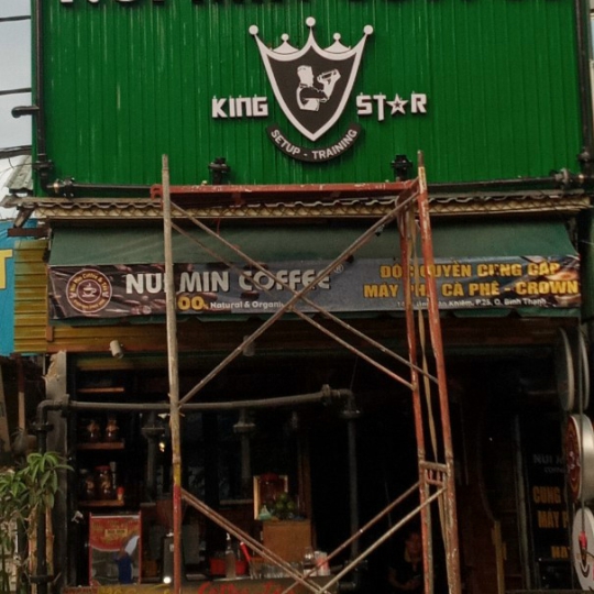Bảng hiệu Nui Min Coffee